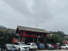 -腾冲洞山温泉村