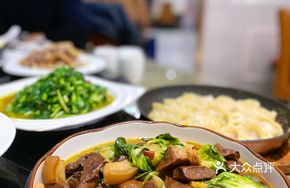Stewed Pig Intestine with Duck Blood