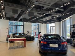 -TESLA 特斯拉(上海太古汇体验店)