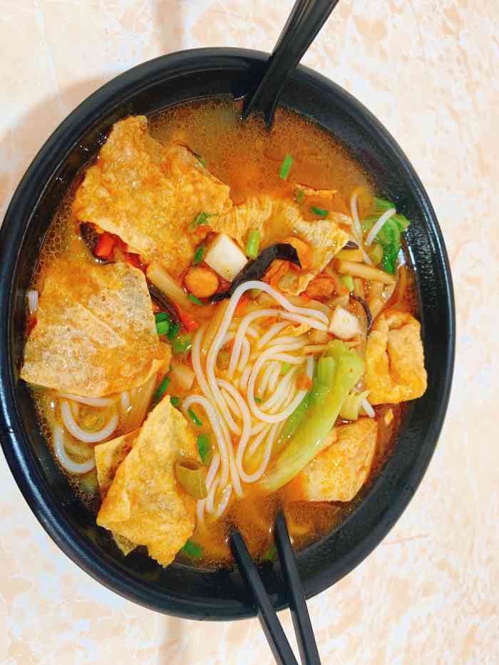 柳味螺蛳粉(三屯店)-"[薄荷]环境:在大众时代广场外面,虽然.