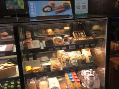 面包甜点陈列柜-星巴克臻选(成都宽窄巷子店)