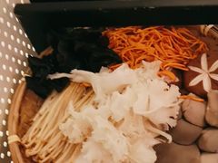 -尚尚仙·酸汤猪手·猪肚鸡火锅(华联万柳购物中心店)