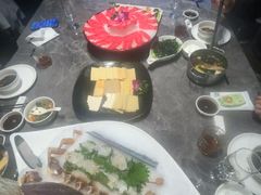 -德天肥牛海鲜火锅(城西银泰店)