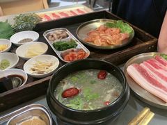 -围炉肉舍•炭烤活鳗•丹东海鲜烤肉(步行街店)