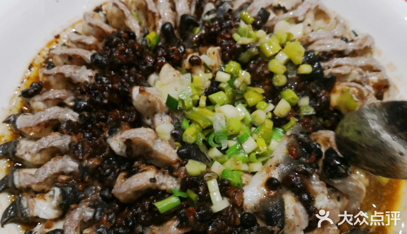 结果出品有惊喜。烧鹅皮脆肉香。阿拉斯加长脚蟹口味略淡