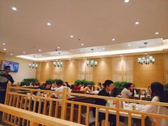 大堂-闫府私房菜(经四路万达店)