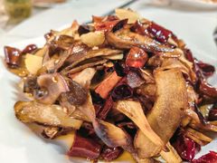 -菌海森林·非遗野生菌火锅(西山区滇池路摩根道店)