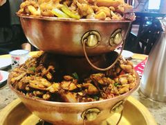 -沪小二炭火蛙锅(淮海中路美食不夜城店)