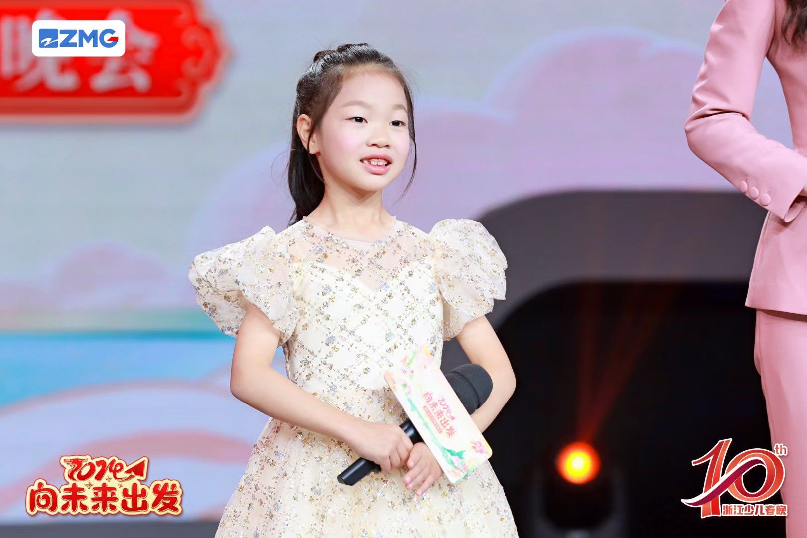 74152024向未来出发浙江少儿春晚主持人录制演播厅效果91