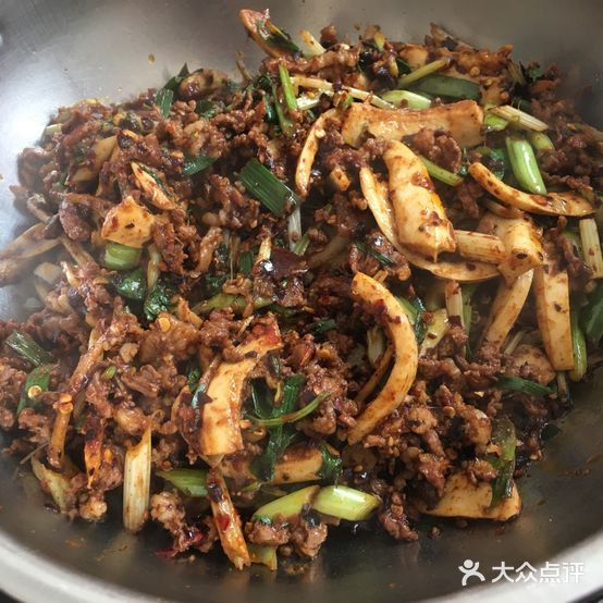 天天香虾酸牛肉肥肠火锅店