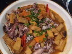 小鲜鱿焖豆腐-渔傅·蓝海岸霞浦海鲜(正祥店)