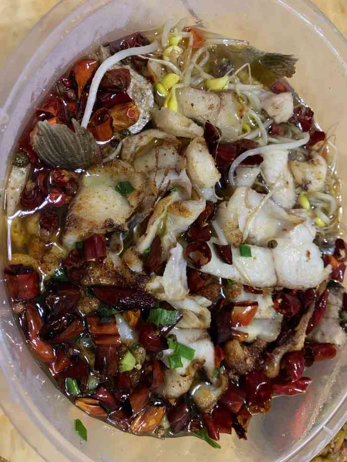 罗记小四川水煮鱼(于洪店)-"门口修路挡了好多围挡,导致想吃个饭的路