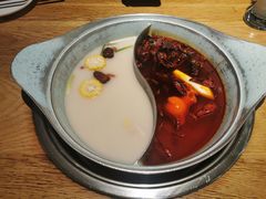 猪肚鸡香辣双味锅-青瓷火锅料理(西单大悦城店)