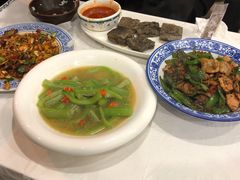 油炸臭豆腐-新新湘菜馆(新中街二条店)