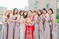 -现代经典婚纱摄影
