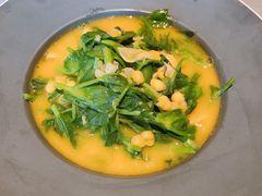 豌豆黄浸豌豆尖-半山腰·云南菜(侨福芳草地店)