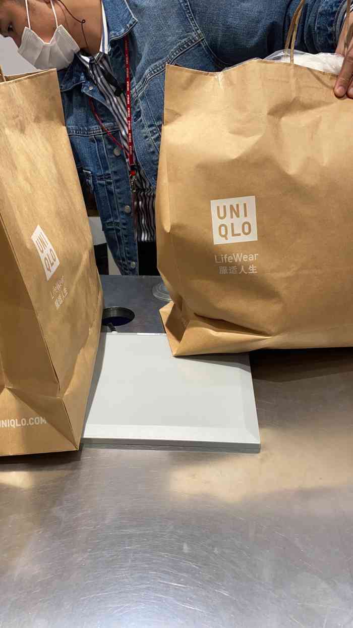 优衣库(广州太古汇店)-"应该是比较大的一家优衣库店了吧男装女装.