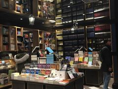 -钟书阁(松江泰晤士小镇店)