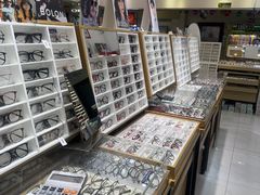 -美式眼镜·授权蔡司.依视路.尼康.豪雅.明月(人民广场店)