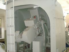 兵器馆一楼舰炮武器展品-海军上海博览馆