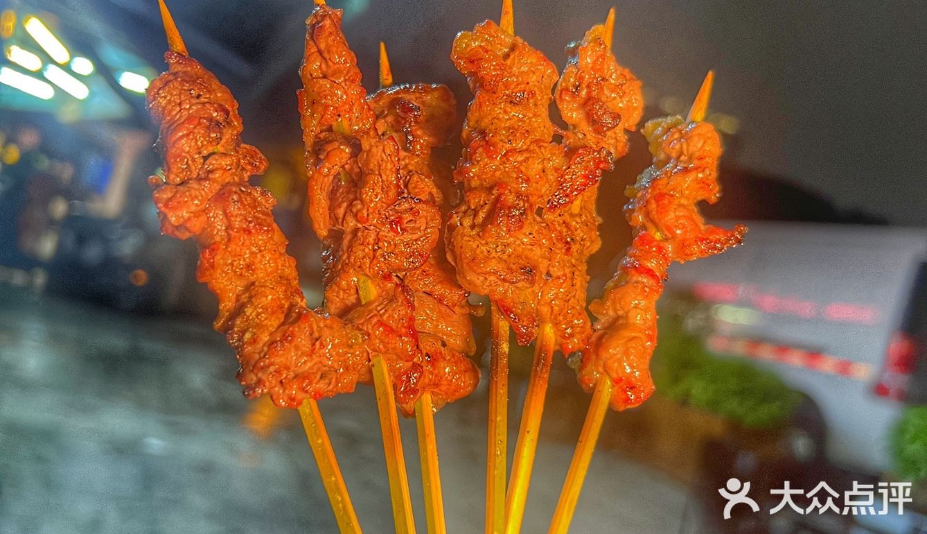 露天街边吃烤串才是厦门，白天肉铺晚上烤串