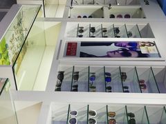 -提一眼镜·蔡司·依视路(小寨店)