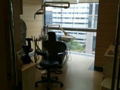 -瑞尔齿科(上海长风大悦城店)