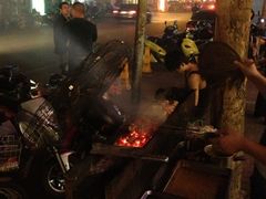 晚上會在路邊烤串-农夫大盘鸡(经八路总店)