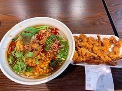 -爆炸头阿姨小四川正宗川味小吃(无任何分店)