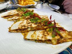 墨西哥鸡肉奶酪饼-LESCEDARS Brasserie Bistro香柏树