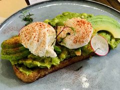牛油果温泉蛋吐司-O'mills Sourdough Bakery&Bistro(永嘉路店)