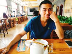 一只跟着我吃吃喝喝的男盆友-地方名吃海鲜大馅蒸饺(北戴河店)