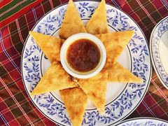 虾饼-卷心菜和避孕套餐厅(Pattaya)