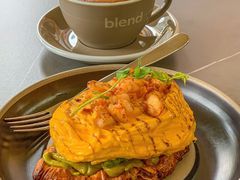 鲜虾牛油果嫩蛋可颂华夫-blend咖啡部落(卓悦中心店)
