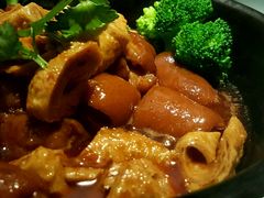 面筋烧猪尾巴-渝半城经典川粤菜(重庆天地店)