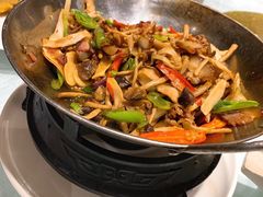 茶树菇炒腊肉-咪咪川菜(长乐西路店)