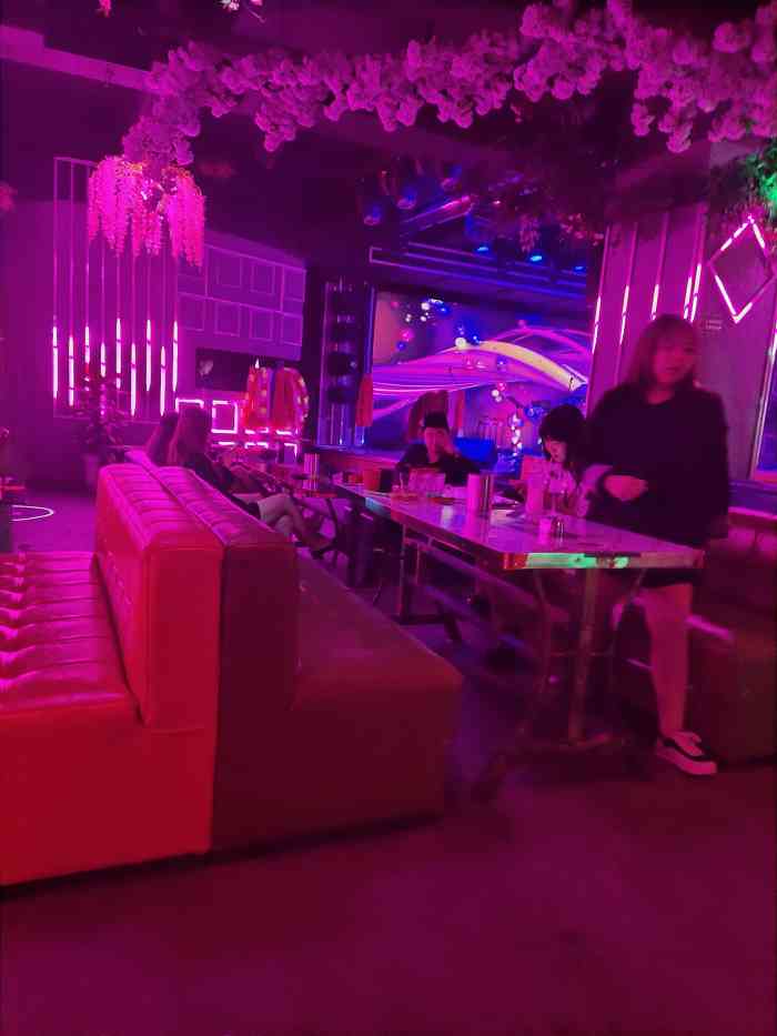 光阴故事音乐酒吧-"位于繁华的英达路小东北烤肉隔壁吧,门头还.