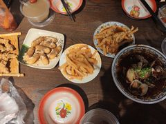 -爆炸头阿姨小四川正宗川味小吃(无任何分店)