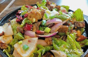 Iron Plate Chicken Pieces with Vegetables