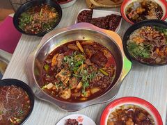 -爆炸头阿姨小四川正宗川味小吃(无任何分店)