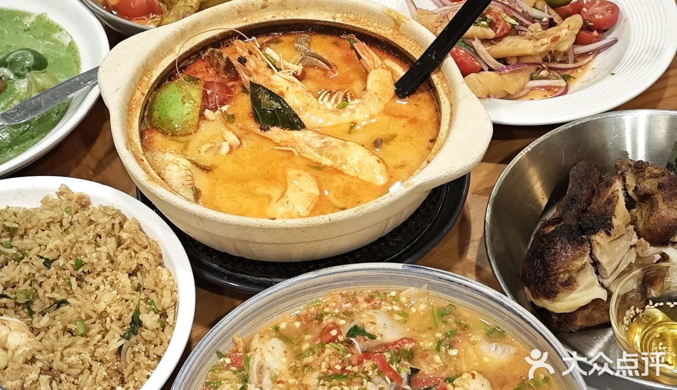 点了好几个招牌菜 都还可以 金不换炒饭是必点的哈！
