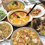 点了好几个招牌菜 都还可以 金不换炒饭是必点的哈！