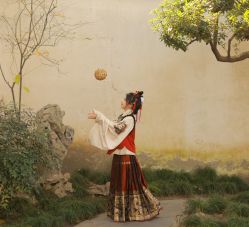 -一揽芳华汉服旗袍体验馆(拙政园店)