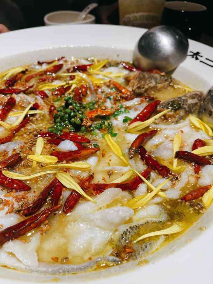 太二酸菜鱼(保利时光里店"等到8点半才入席,虽然好饿,但值得等,女.