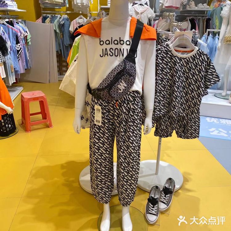 再也不用为买衣服发愁了，一家店就可以搞定❗️