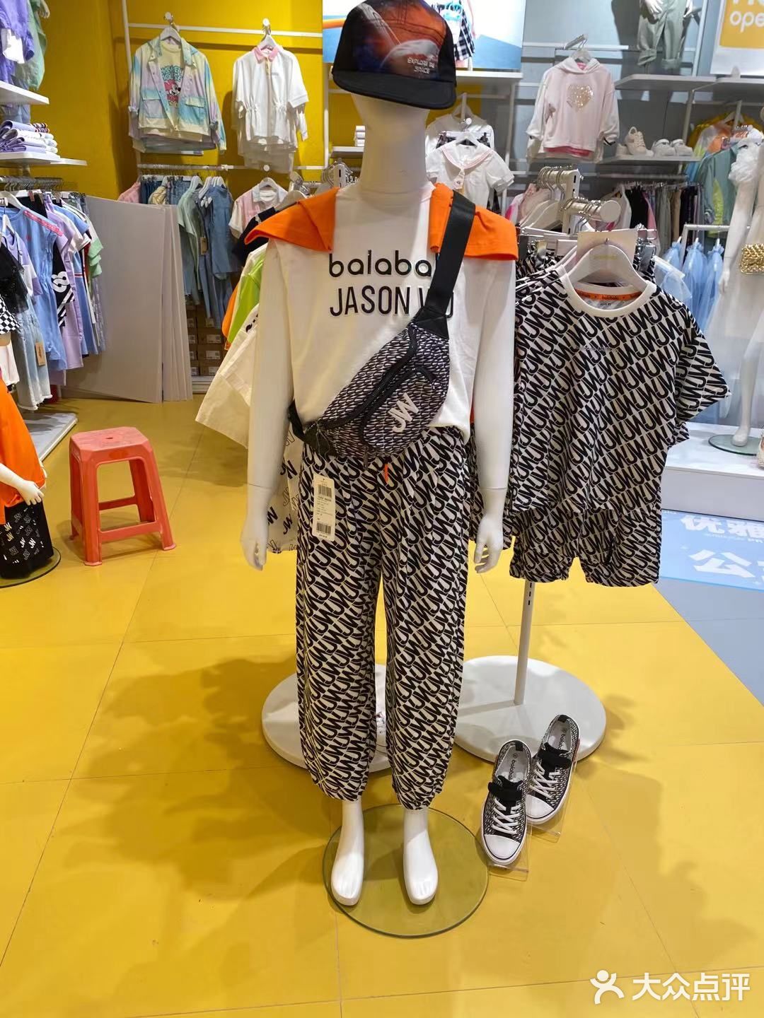 再也不用为买衣服发愁了,一家店就可以搞定❗️