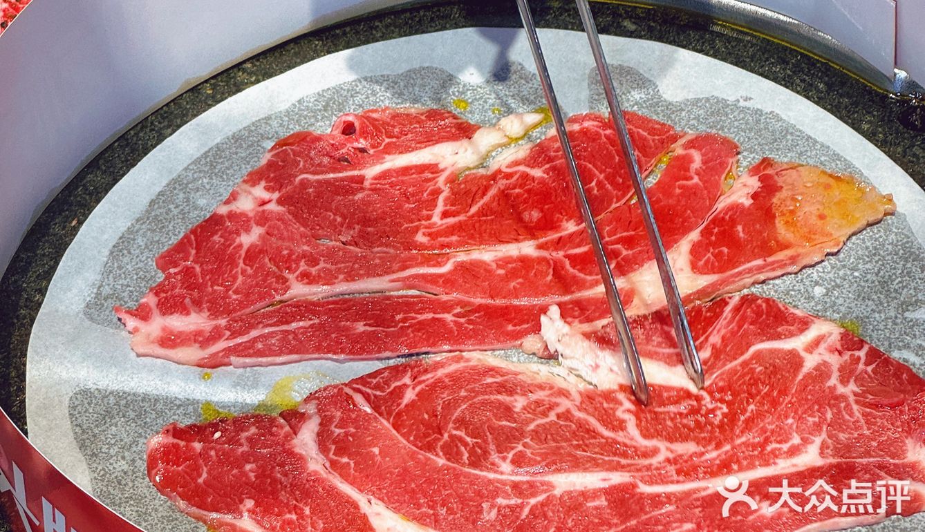西安吃烤肉，离不开火炉旁特色的油泼辣子！