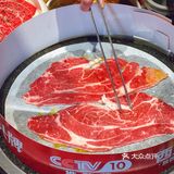 西安吃烤肉，离不开火炉旁特色的油泼辣子！