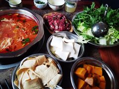 -黄利砖万峰林布依特色酸笋牛肉馆