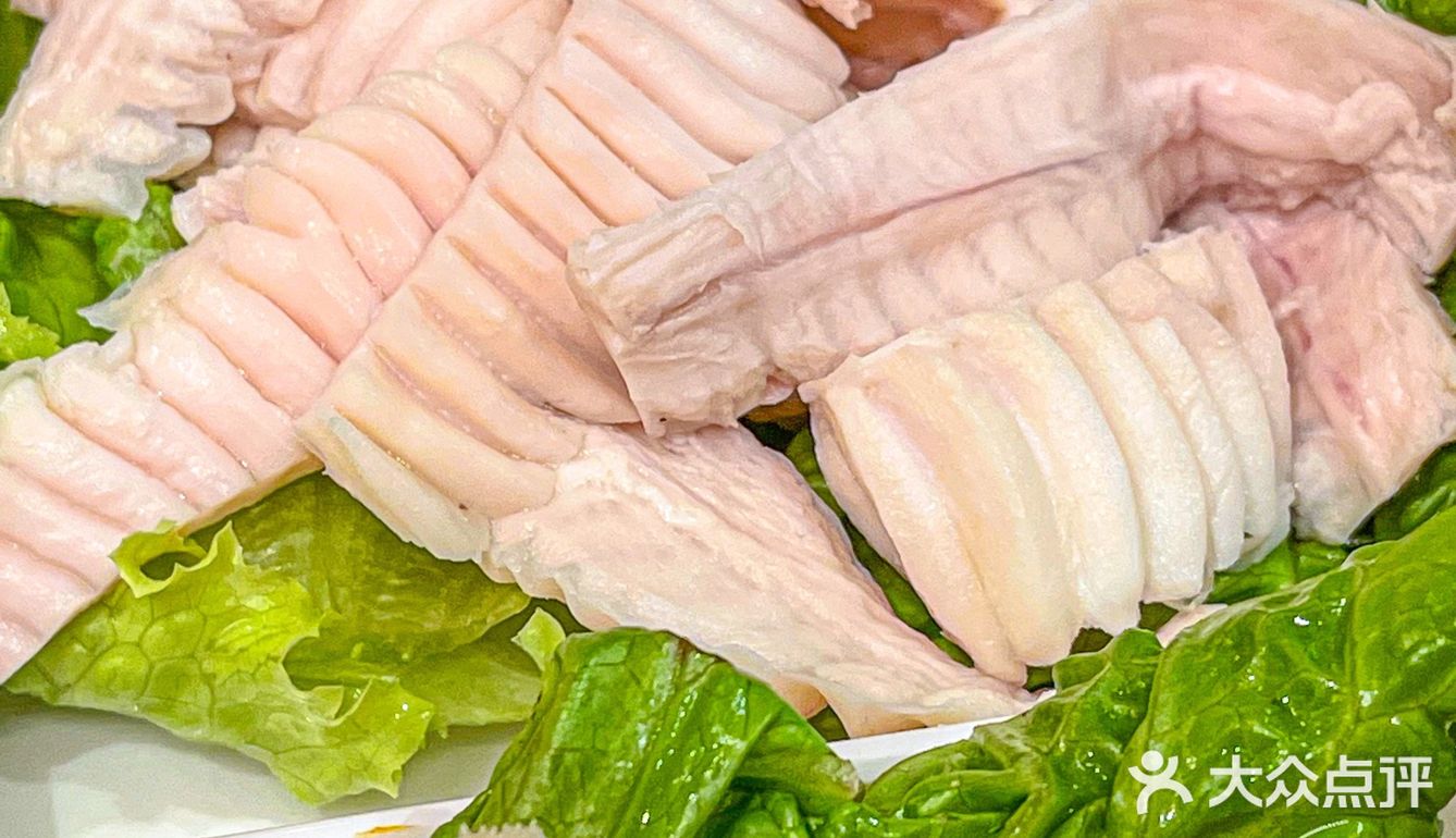 这朴实的牛杂煲肉都堆出来了…广州人这么能吃辣的吗⁉️  